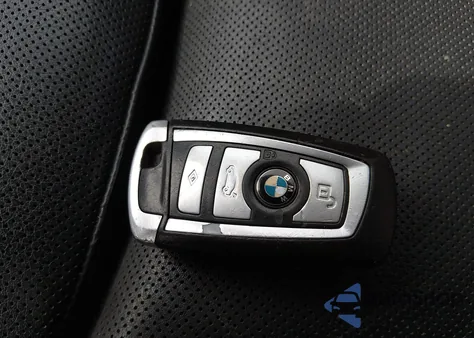 2011 BMW 750Li xDrive z USA, uszkodzony, nr VIN WBAKC8C5XBC431773